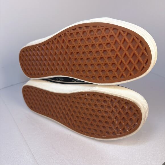 Vans x Sandy Liang SK8-Hi "Embroidery" | 7 - Picture 5 of 9